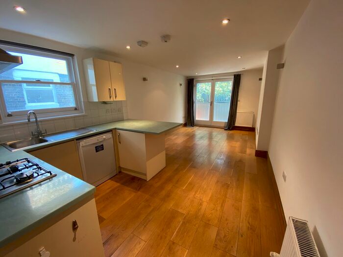 2 Bedroom Flat To Rent In Queenstown Road, Battersea, London, SW8