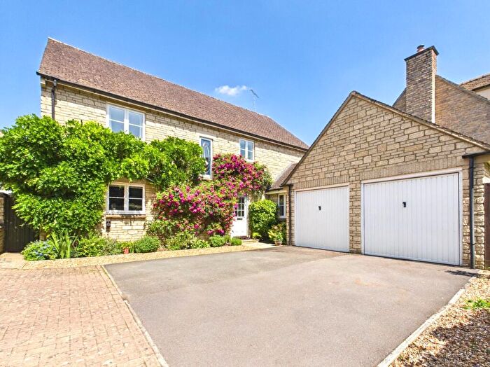 4 Bedroom Detached House For Sale In Elm Grove, Milton-under-Wychwood, OX7
