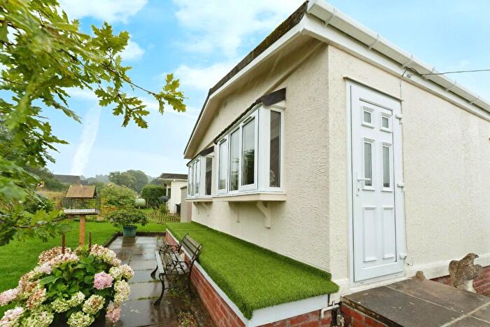 2 Bedroom Detached House For Sale In , LD1