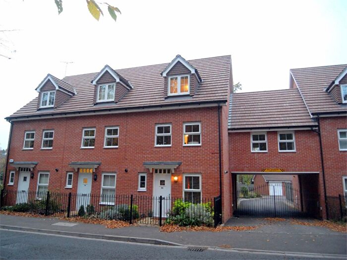 3 Bedroom Town House To Rent In Waterloo Road, Crowthorne, RG45