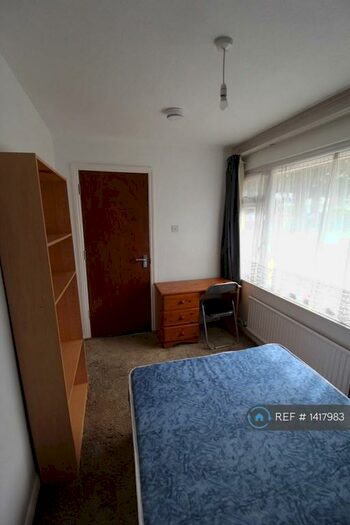 4 Bedroom Semi-Detached House To Rent In Finch Close, Hatfield, AL10