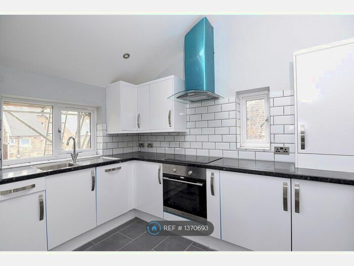 2 Bedroom Flat To Rent In Danbrook Road, London, SW16