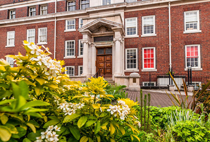 2 Bedroom Apartment To Rent In Royal Standard House, NG1