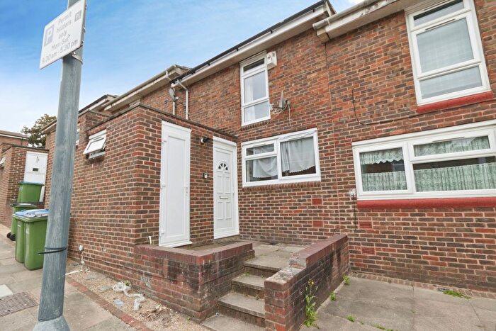 3 Bedroom Terraced House For Sale In Hudson Place, London, SE18