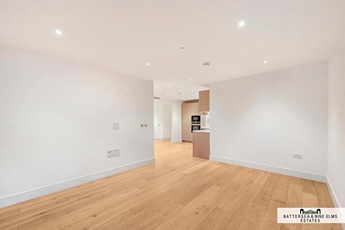 2 Bedroom Apartment To Rent In Huntington House, Prince Of Wales Drive, SW11