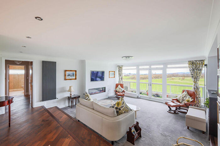 3 Bedroom Flat For Sale In Montagu Court, Gosforth, Newcastle Upon Tyne, NE3