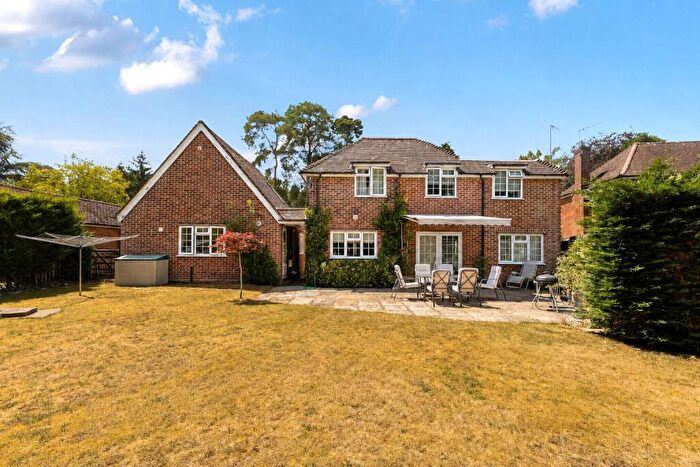 4 Bedroom Detached House For Sale In Sandy Lane, Rushmoor, Farnham, Surrey, GU10