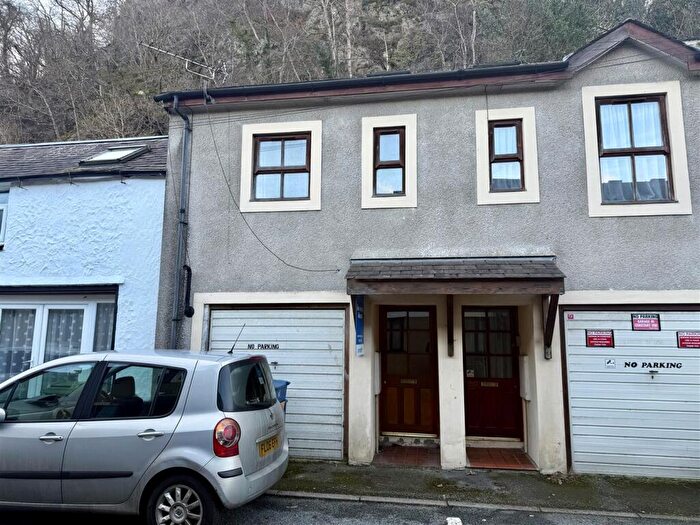 2 Bedroom House For Sale In Mount Street, Bangor, LL57