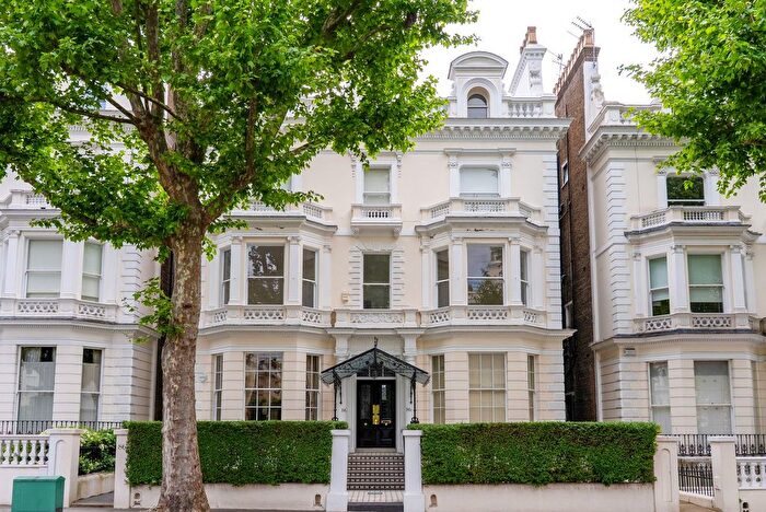 2 Bedroom Flat For Sale In Holland Park, Holland Park, W11
