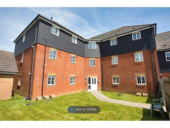 2 Bedroom Flat To Rent In Carter Close, Hawkinge, Folkestone, CT18