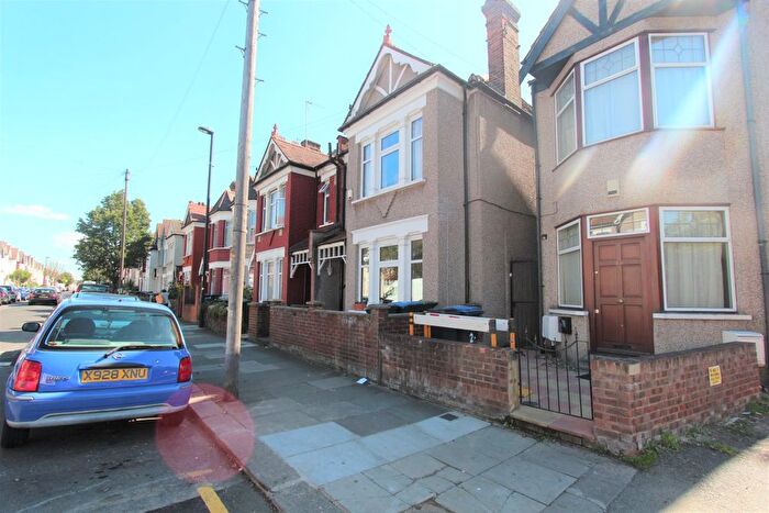 1 Bedroom Flat To Rent In Tottenhall Road, London, N13