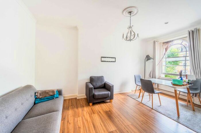 2 Bedroom Flat To Rent In Inverness Terrace, Bayswater, London, W2