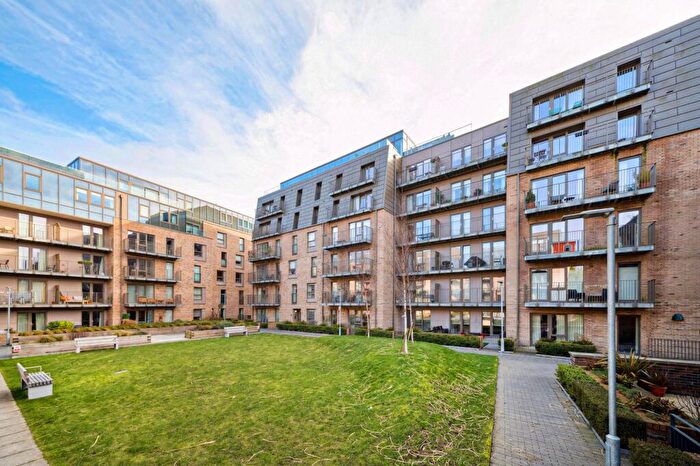 3 Bedroom Apartment For Sale In Hughes Close, Edinburgh, EH7