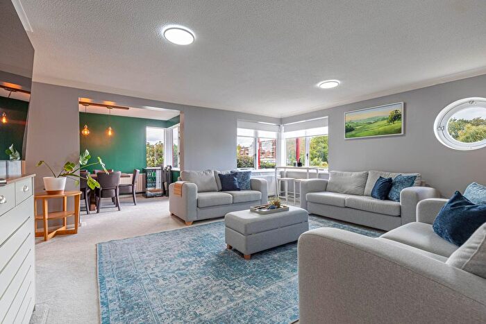 3 Bedroom Flat For Sale In Caversham Wharf, Waterman Place, RG1