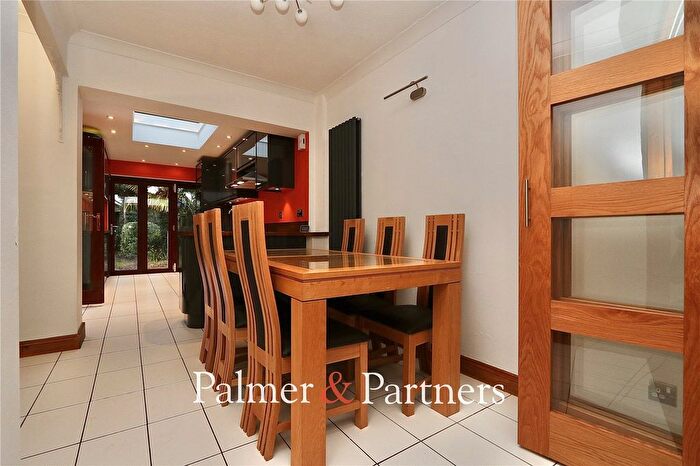 2 Bedroom Bungalow For Sale In Woodlands, Chelmondiston, Ipswich, Suffolk, IP9