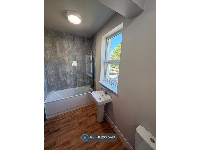 1 Bedroom Flat To Rent In Purbeck Road, Chatham, ME4