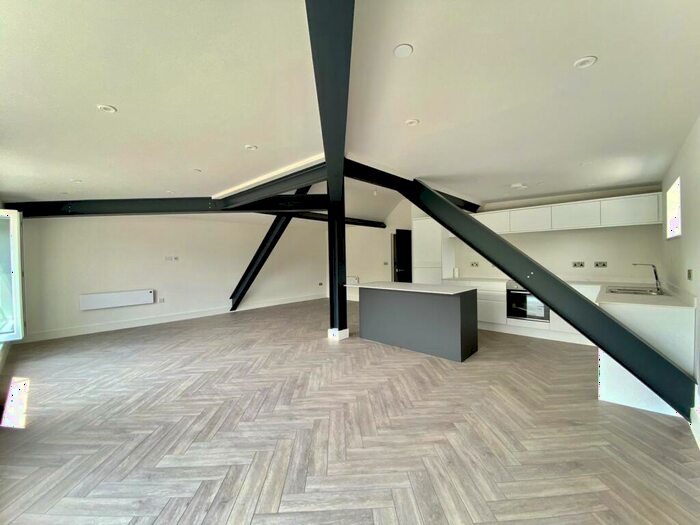 2 Bedroom Apartment To Rent In High Street, Pontypridd, CF37