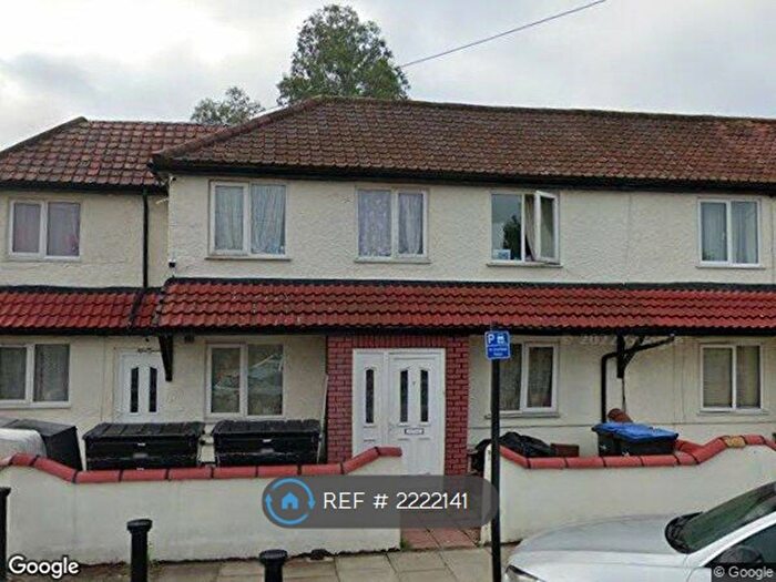 2 Bedroom Flat To Rent In Meadow Close, Enfield, EN3