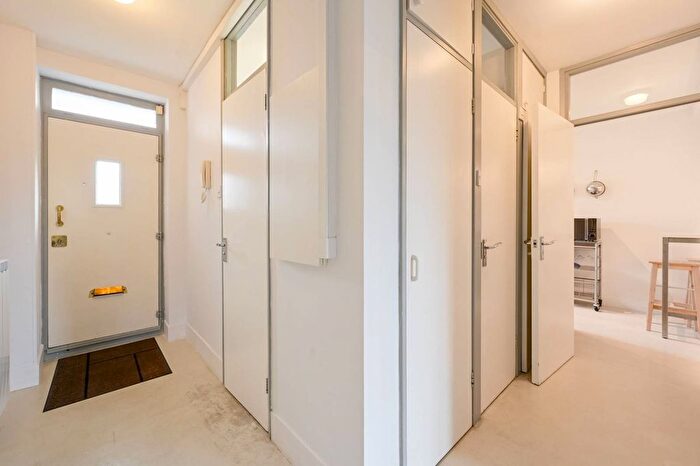 3 Bedroom Flat To Rent In Stockwell Gardens Estate, Stockwell, London, SW9