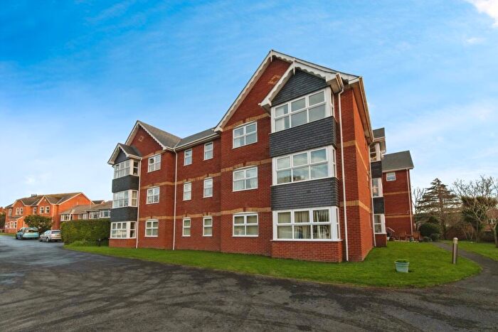 2 Bedroom Flat For Sale In Long Causeway, Exmouth, Devon, EX8