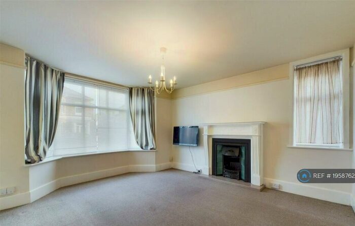 2 Bedroom Flat To Rent In Harecourt Road, Bournemouth, BH5