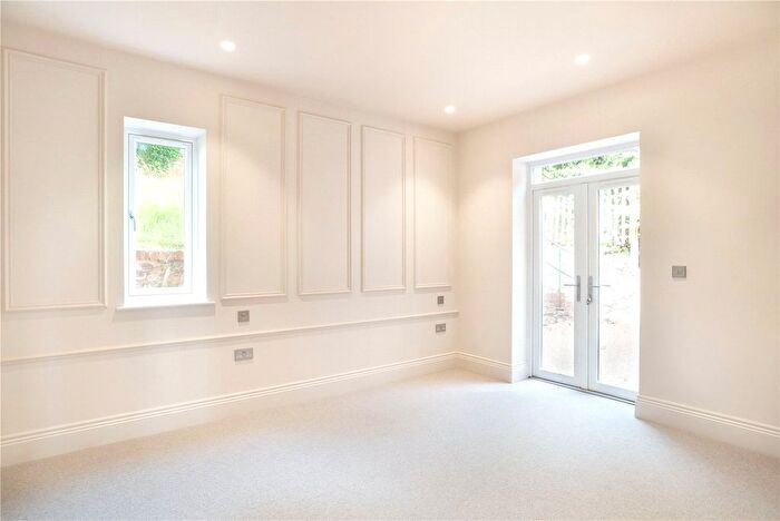 3 Bedroom Flat For Sale In Seabrook Road, Hythe, Kent, CT21