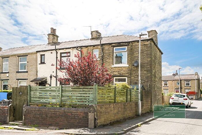 2 Bedroom Terraced House For Sale In Worthing Head Road, Wyke, Bradford, BD12