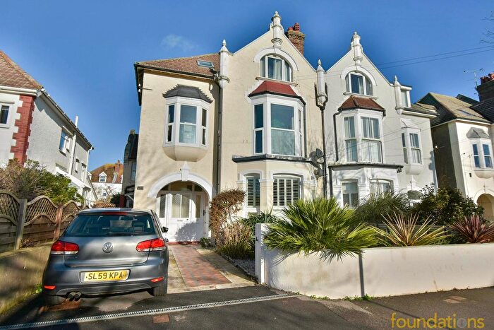 2 Bedroom Flat For Sale In Woodville Road, Bexhill-On-Sea, TN39