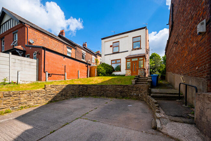 3 Bedroom Detached House For Sale In Rochdale Road, Manchester, M9