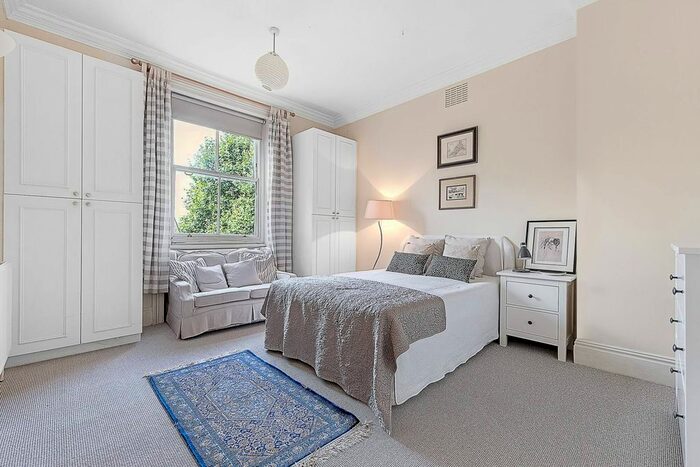 3 Bedroom Flat To Rent In Lower Sloane Street, Chelsea, London, SW1W