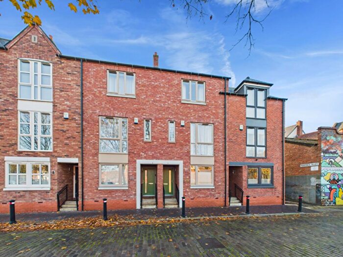 3 Bedroom Town House For Sale In Blanket Row, Hull, HU1