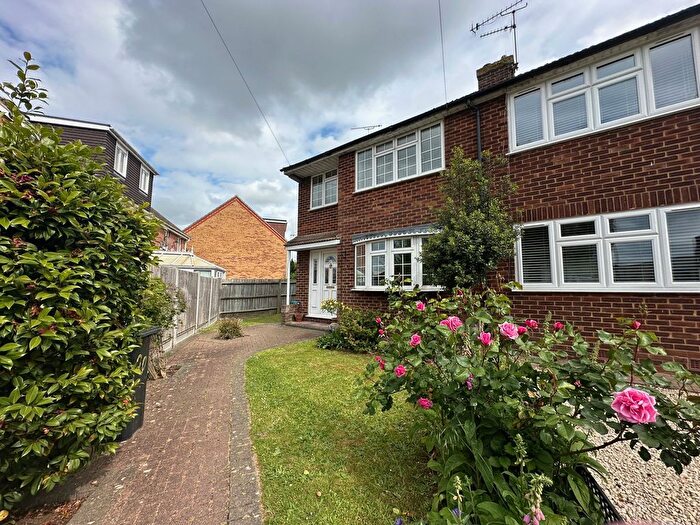 3 Bedroom Semi-Detached House To Rent In Waltham Glen, Chelmsford, CM2