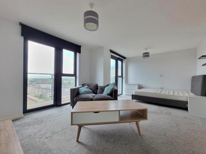 Studio To Rent In High Road, Ilford, IG1