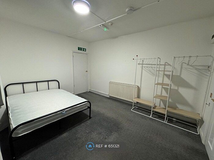 Studio To Rent In Watford Way, London, NW7