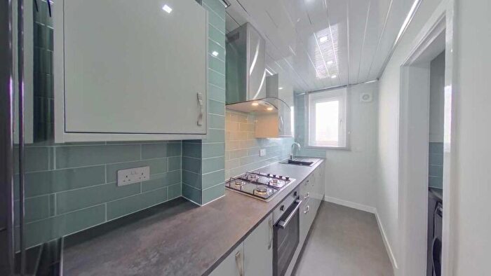 1 Bedroom Flat To Rent In Dons Road, City Centre, Dundee, DD3