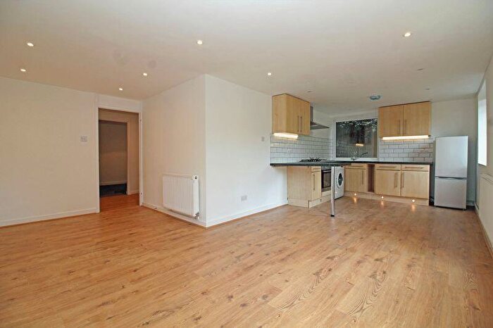 2 Bedroom Flat To Rent In Farleigh Court, Warham Road, South Croydon, CR2