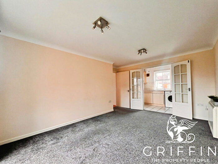 2 Bedroom Flat To Rent In Rawlyn Close, Chafford Hundred, Grays, RM16