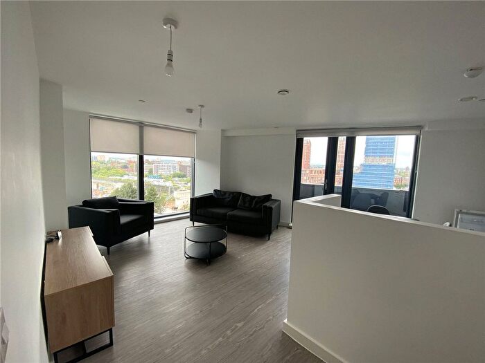 3 Bedroom Flat To Rent In Oldfield Road, Salford, M5