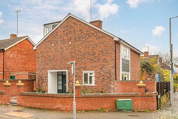 5 Bedroom Detached House For Sale In Kings Road, Kingston Upon Thames, KT2