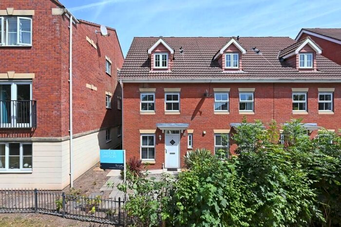 3 Bedroom Town House To Rent In Princess Drive, Sovereign Park, York, YO26