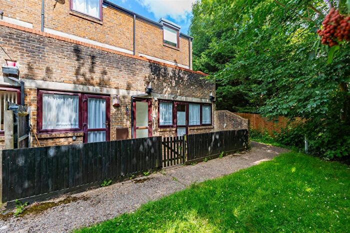 1 Bedroom Maisonette For Sale In Bazes Shaw, New Ash Green, DA3