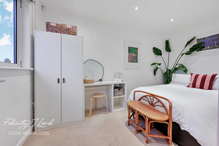 2 Bedroom Flat For Sale In Manor Road, London, N16