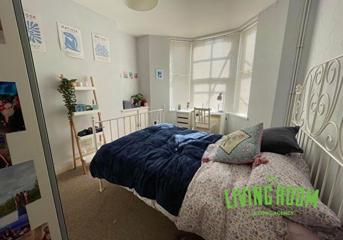 5 Bedroom House To Rent In Dogfield Street, Cathays, Cardiff, CF24