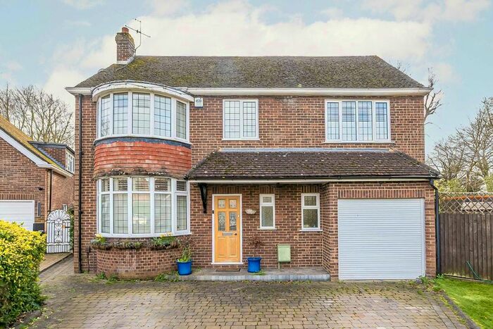 5 Bedroom Property To Rent In Seymour Gardens, Feltham, TW13