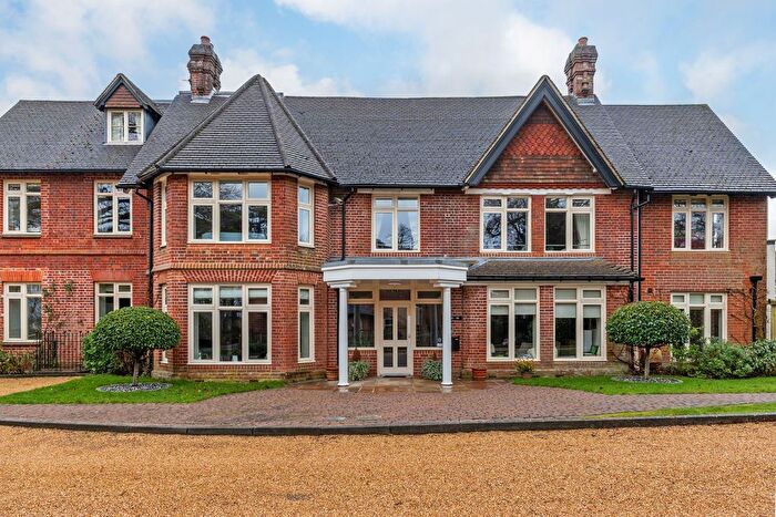 3 Bedroom Flat For Sale In Milesdown Place, Winchester, SO23