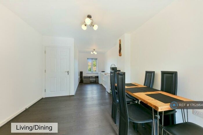 4 Bedroom Terraced House To Rent In Alpine Close, Epsom, KT19