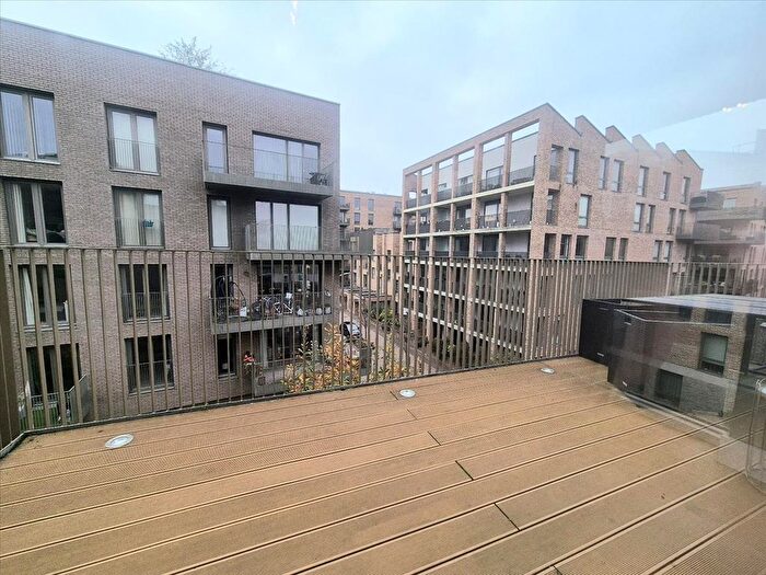 2 Bedroom Flat To Rent In Halyards Court, Durham Wharf Drive, Brentford, TW8