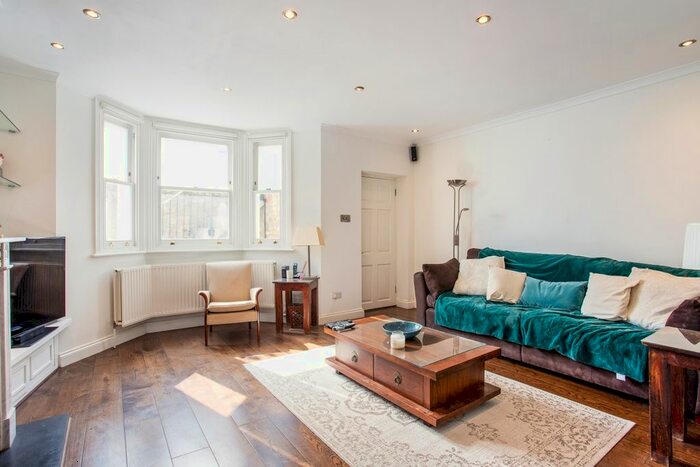 3 Bedroom Flat To Rent In Chesson Road, London, W14