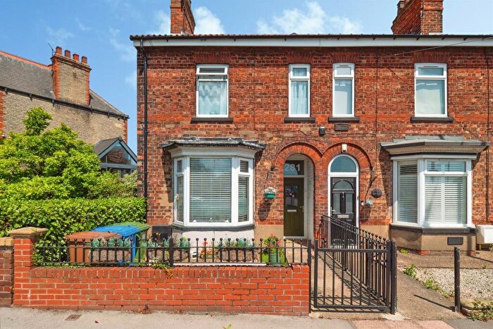 3 Bedroom End Of Terrace House For Sale In Grovehill Road, Beverley, HU17