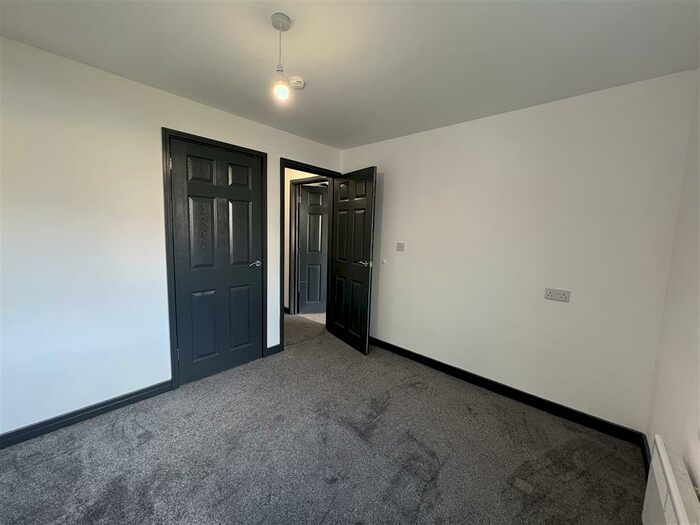 1 Bedroom Flat To Rent In High Street, Cwmgwrach, Neath, SA11